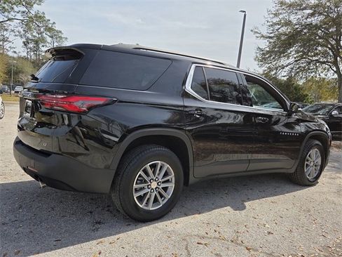 Used 2023 Chevrolet Traverse LT image 7