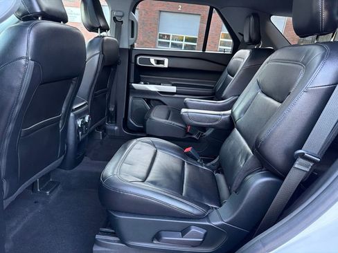 Used 2021 Ford Explorer XLT w/ Equipment Group 202A AWD/4WD image 25