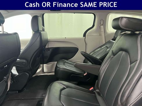 Used 2024 Chrysler Pacifica Touring-L FWD image 13