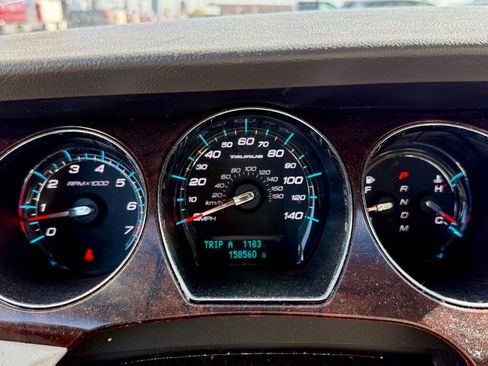 Used 2010 Ford Taurus SEL image 18