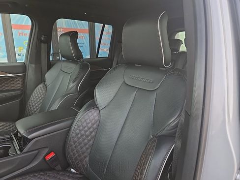 Used 2025 Jeep Grand Cherokee Summit AWD/4WD image 31