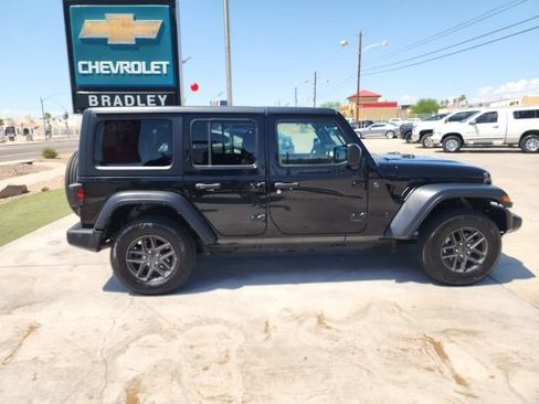 Used 2024 Jeep Wrangler Unlimited Sport AWD/4WD image 3
