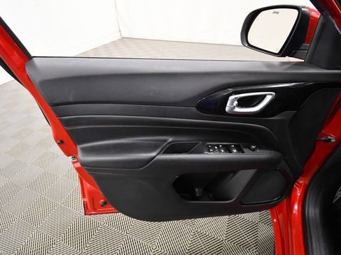 Used 2023 Jeep Compass Limited image 13