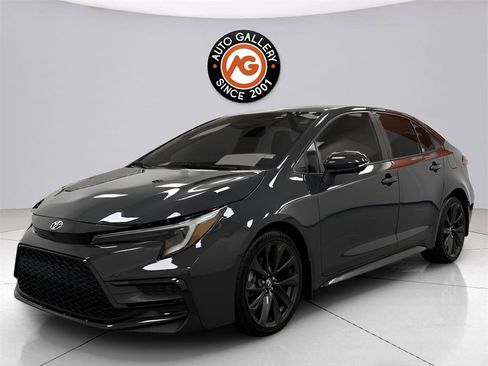 Used 2023 Toyota Corolla SE image 3