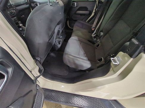 Used 2022 Jeep Gladiator Overland image 19