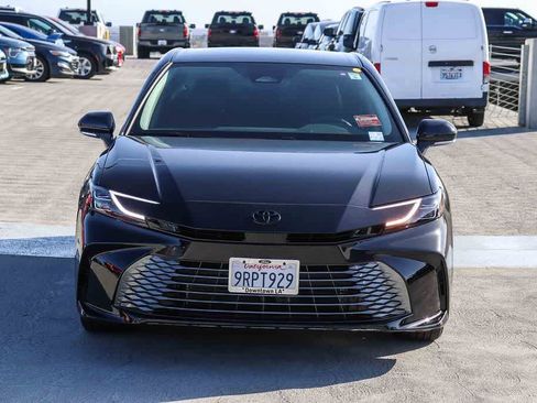 Used 2025 Toyota Camry XLE FWD image 2