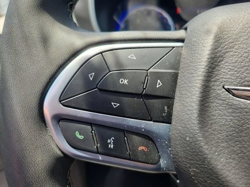 Used 2023 Chrysler Pacifica Touring-L FWD image 22