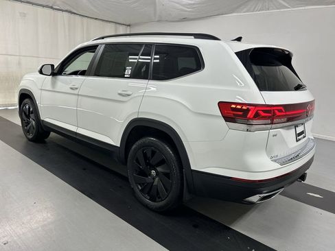Used 2024 Volkswagen Atlas SE AWD/4WD image 7