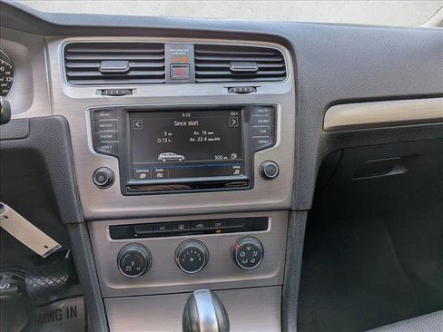 Used 2017 Volkswagen Golf SportWagen FWD image 12