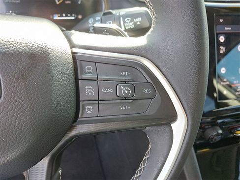 Used 2024 Jeep Grand Cherokee L Laredo image 21