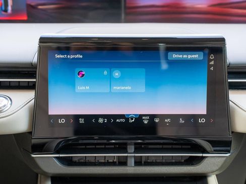 Used 2024 Lincoln Nautilus Reserve image 22