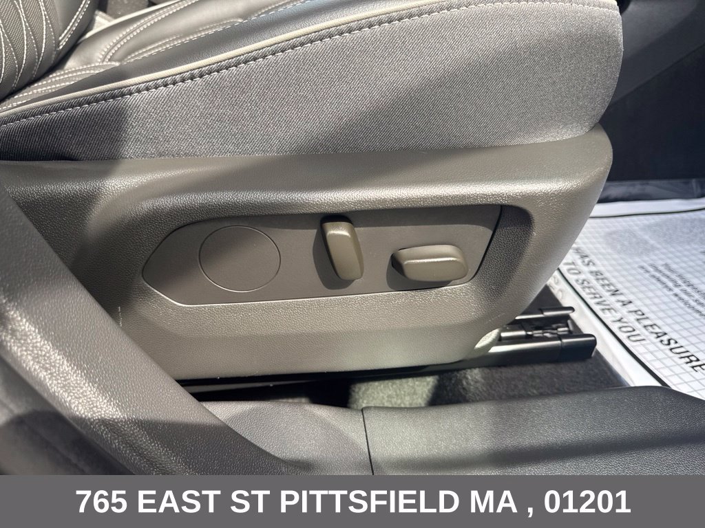 Used 2023 Buick Envision Avenir AWD/4WD image 16