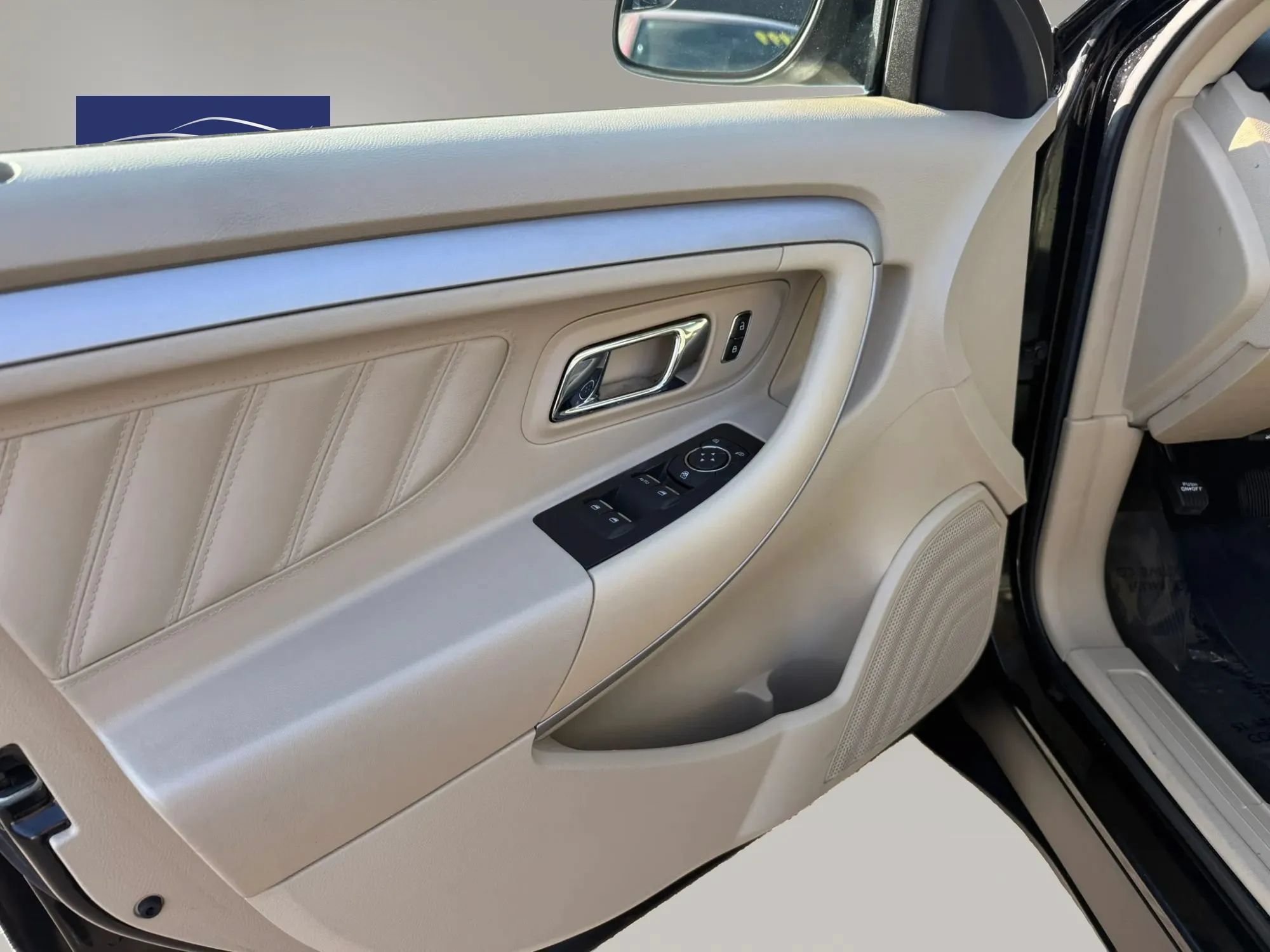 Used 2018 Ford Taurus SE FWD image 13