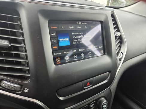 Used 2019 Jeep Cherokee Latitude Plus FWD image 29
