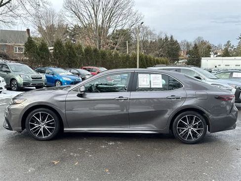 Used 2024 Toyota Camry SE image 2