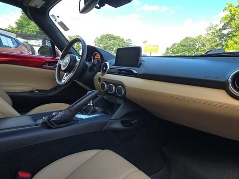 Used 2018 MAZDA MX-5 Miata RF Grand Touring RWD image 14