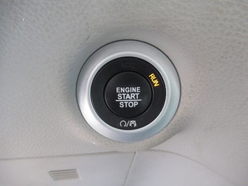 Used 2021 Chrysler Pacifica Touring-L FWD image 33