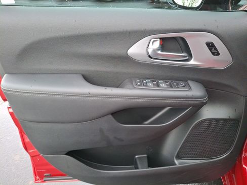 New 2026 Chrysler Pacifica Limited w/ S Appearance Package image 18