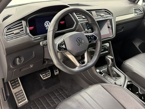 Used 2022 Volkswagen Tiguan SE R-Line AWD/4WD image 4