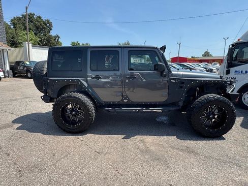 Used 2017 Jeep Wrangler Unlimited Sport w/ Quick Order Package 24S AWD/4WD image 4