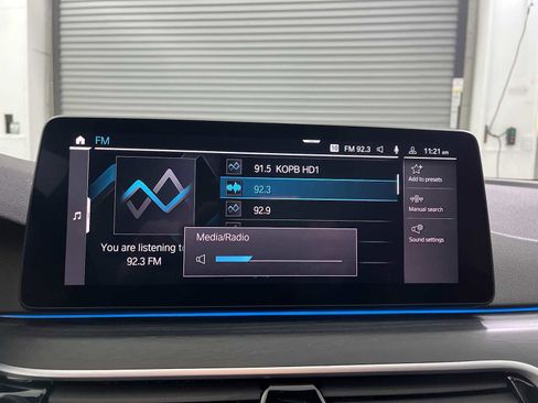 Used 2023 BMW 530e xDrive w/ Executive Package image 13