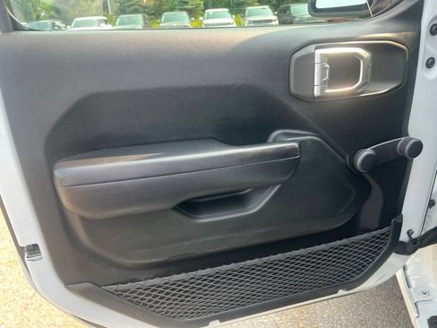 Used 2020 Jeep Wrangler Sport AWD/4WD image 12