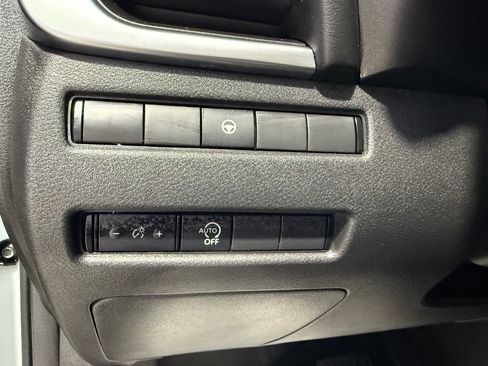 Used 2023 Nissan Rogue SV image 18