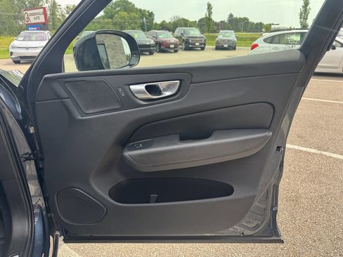 Used 2024 Volvo XC60 B5 Plus image 21