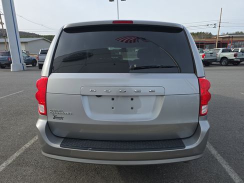 Used 2019 Dodge Grand Caravan SE image 4
