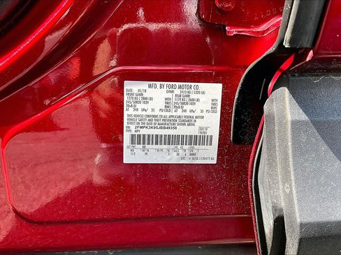 Used 2018 Ford Edge Titanium w/ Equipment Group 301A FWD image 35