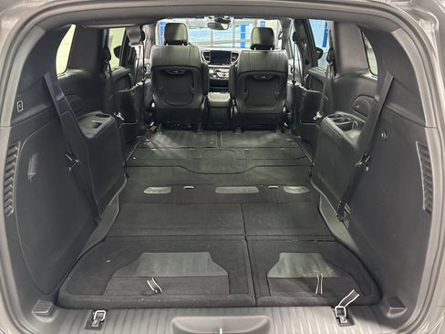 Used 2025 Chrysler Pacifica Limited image 42