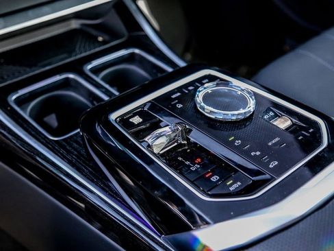 Used 2025 BMW 760i xDrive w/ Executive Package image 16