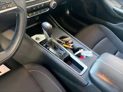 Used 2025 Nissan Altima 2.5 SV FWD image 11