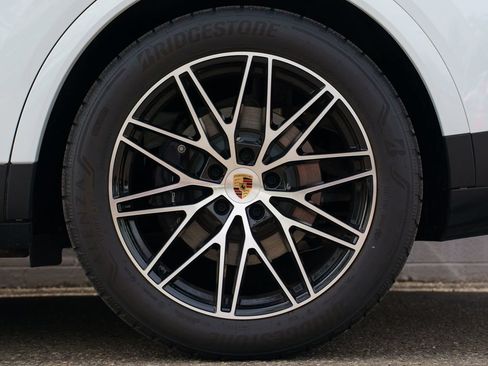 Certified 2026 Porsche Cayenne AWD/4WD image 13