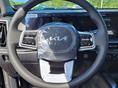 New 2025 Kia Sorento LX image 9