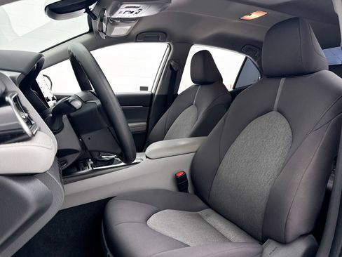 Used 2021 Toyota Camry LE w/ Carpet Mat Package (TMS) FWD image 17