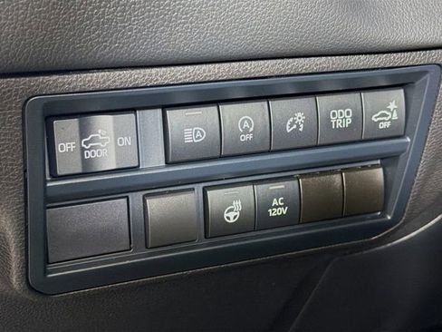 Used 2024 Toyota Tundra Limited AWD/4WD image 15