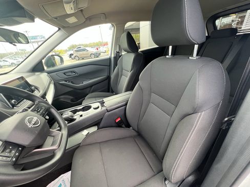 Used 2025 Nissan Rogue S image 14