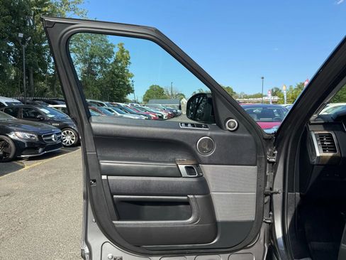 Used 2018 Land Rover Range Rover Sport HSE image 10