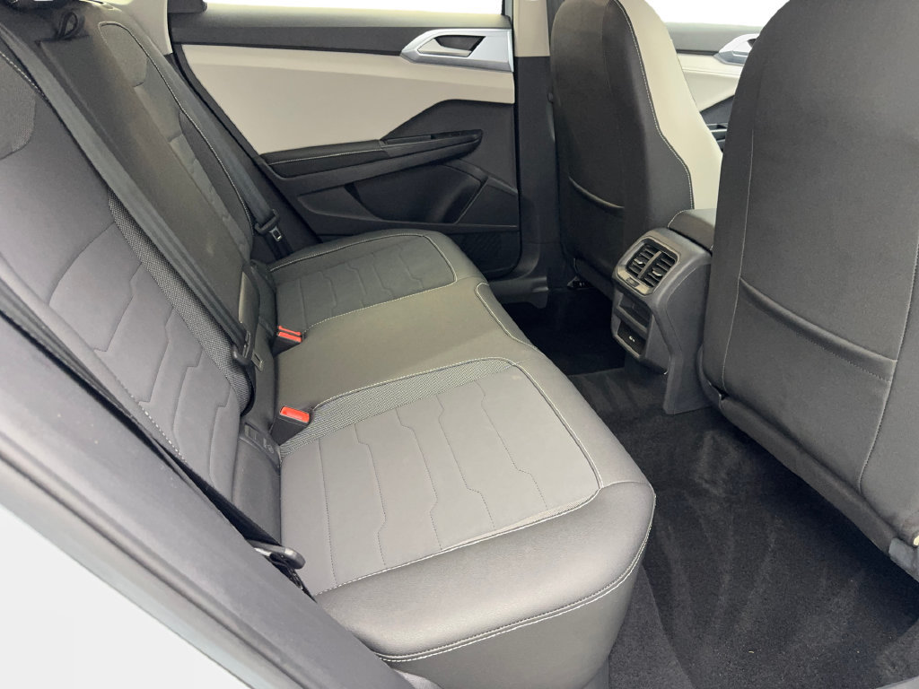 Used 2025 Volkswagen Taos SE FWD image 41