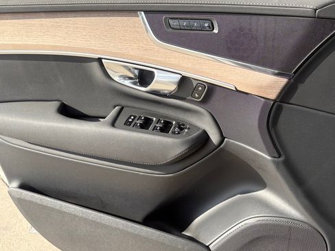 Certified 2025 Volvo XC90 B6 Plus image 25