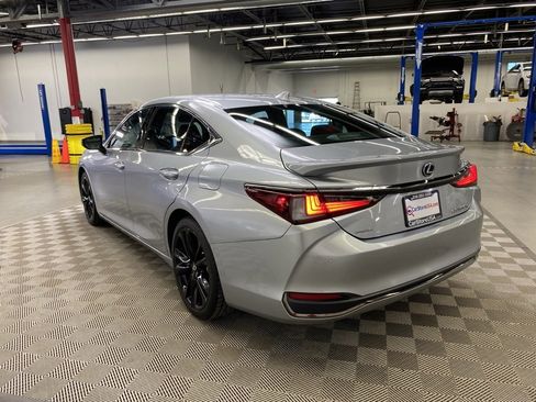 Used 2022 Lexus ES 300h F Sport image 11