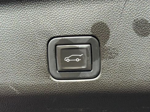 Used 2023 GMC Yukon Denali Ultimate image 13