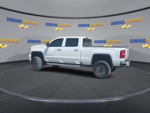 Used 2018 GMC Sierra 2500 Denali w/ Duramax Plus Package AWD/4WD image 10