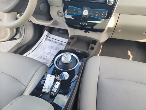 Used 2012 Nissan Leaf SL image 29