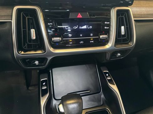 Used 2022 Kia Sorento S w/ Panoramic Sunroof Package AWD/4WD image 16