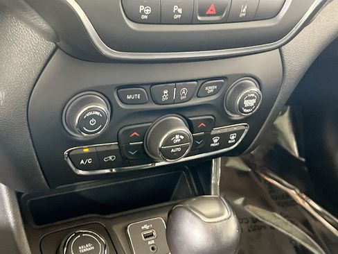 Used 2023 Jeep Cherokee Altitude Lux w/ Lux Elite Package AWD/4WD image 16