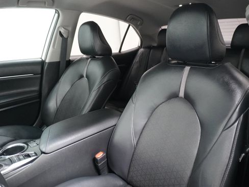 Used 2019 Toyota Camry XSE w/ Navigation Package image 10