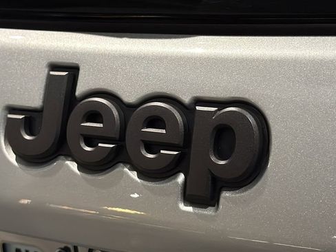 Used 2025 Jeep Compass Latitude w/ Altitude Special Edition image 9