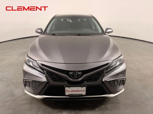 Used 2023 Toyota Camry XSE FWD image 3